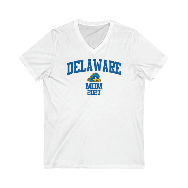 Delaware Class of 2027 MOM V-Neck Tee