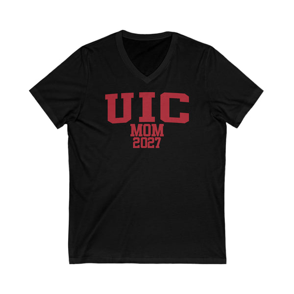 UIC Class of 2027 MOM V-Neck Tee