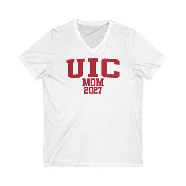 UIC Class of 2027 MOM V-Neck Tee