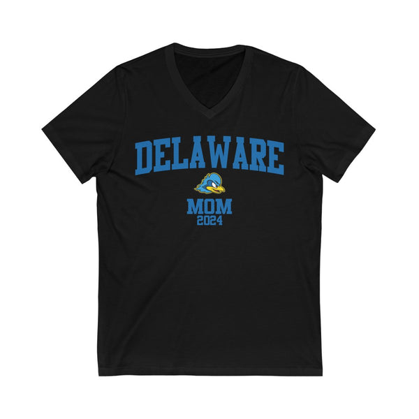 Delaware Class of 2024 - MOM V-Neck Tee