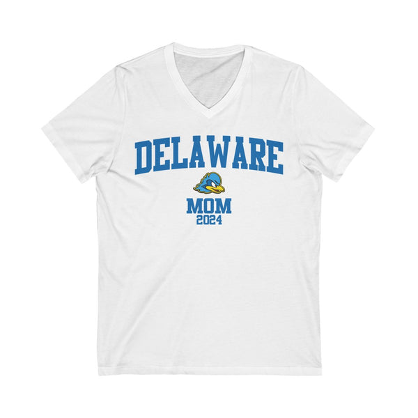 Delaware Class of 2024 - MOM V-Neck Tee