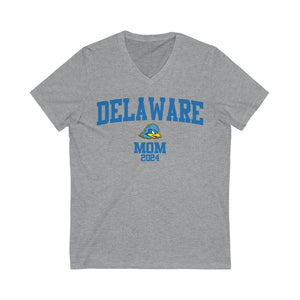 Delaware Class of 2024 - MOM V-Neck Tee